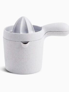 Hand press citrus cup juicer